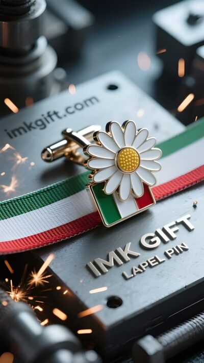 in987-Luce-stellare-a-tre-colori-ed-eterna-primavera-l-39-allegoria-della-casa-e-della-patria-sui-risvolti-degli-italiani